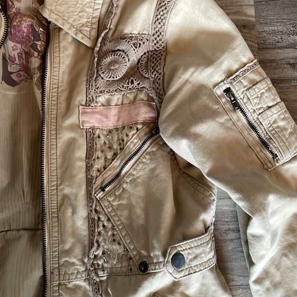 Da-Nang Khaki Jacket - Picture 3 of 6